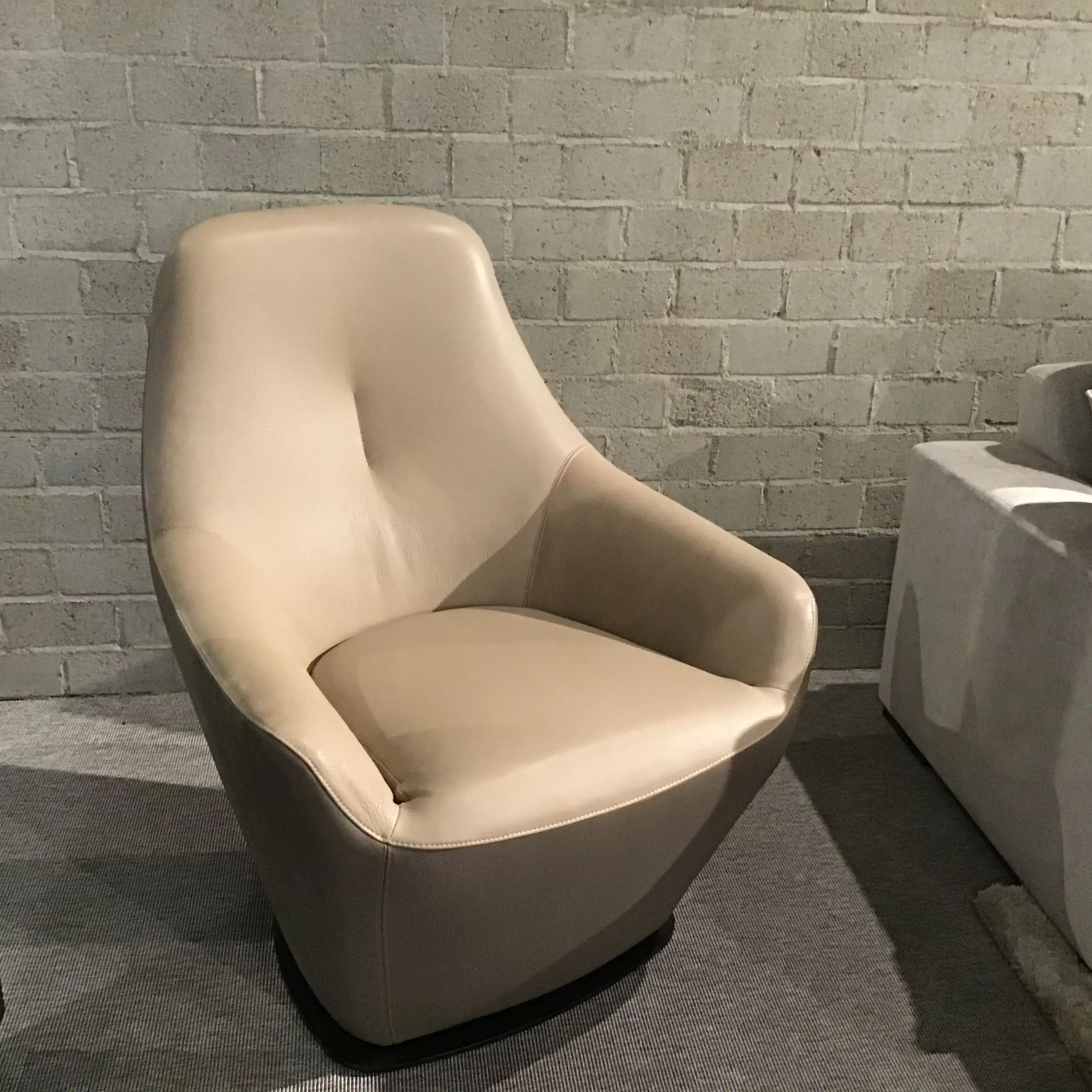 Leolux – fauteuil op draaivoet